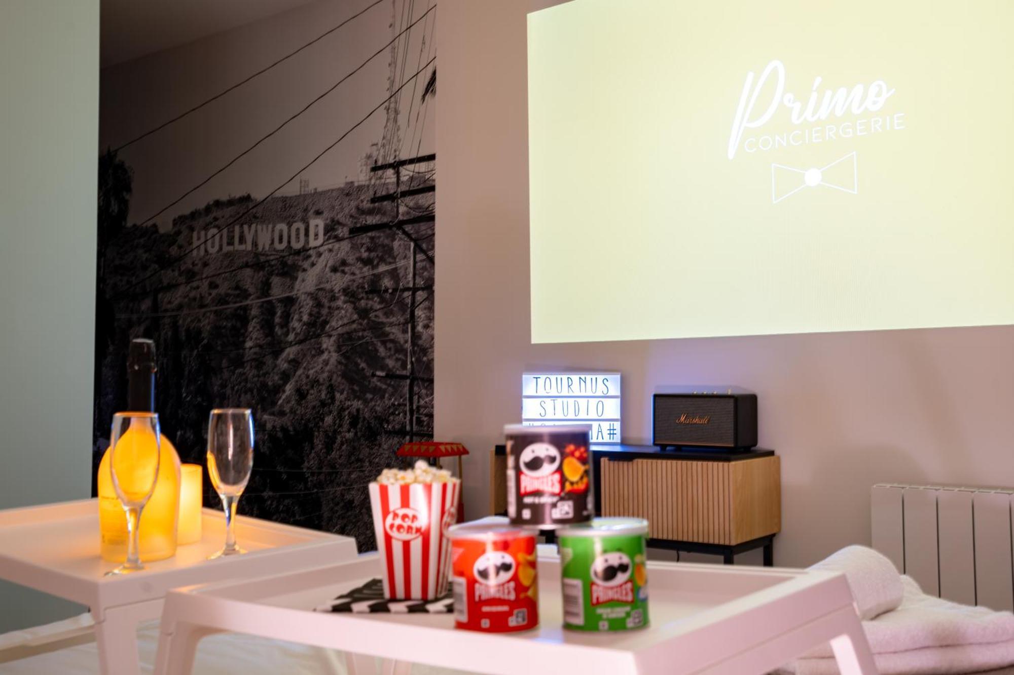 Food And Chill - Deux Appartements Hypercentre - 1 Theme Cinema - By Primo C0Nciergerie Турню Экстерьер фото