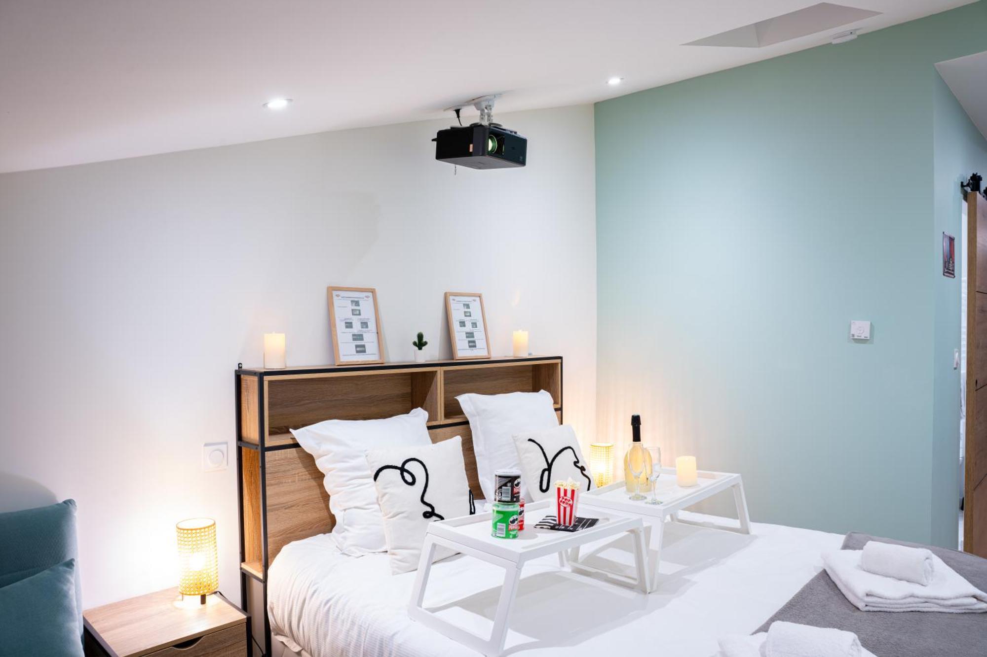 Food And Chill - Deux Appartements Hypercentre - 1 Theme Cinema - By Primo C0Nciergerie Турню Экстерьер фото